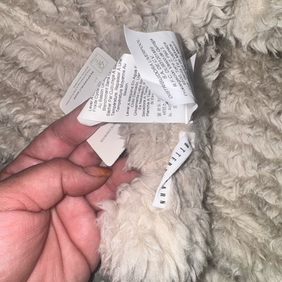 New Pottery Barn Cozy Pom Pom Sherpa Throw-50x60"- Light Khaki - Picture 4 of 7